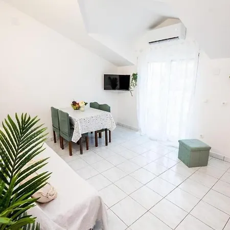 With Parking Space - 24553 Vodice