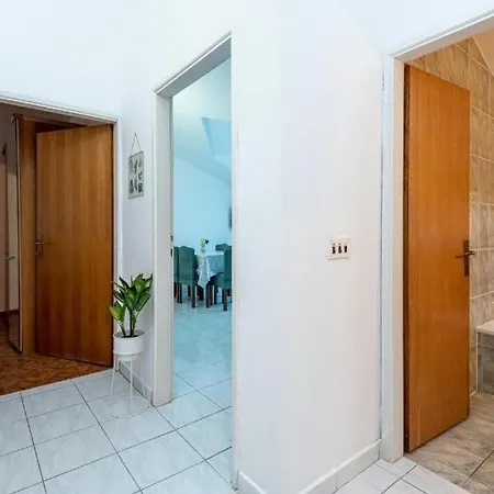 Apartament With Parking Space - 24553 Vodice