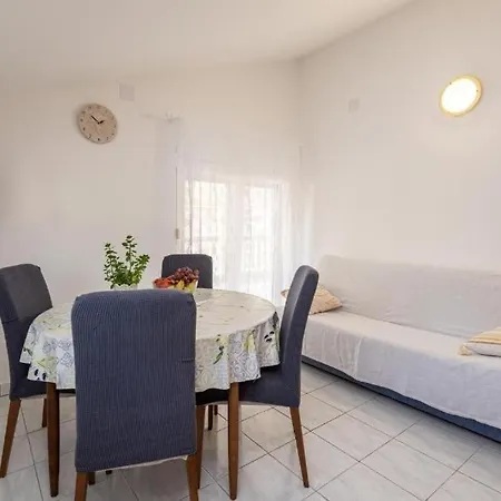 Apartament With Parking Space - 24553 Vodice