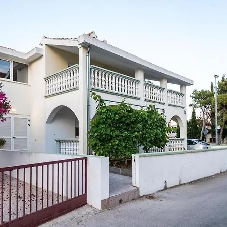 With Parking Space - 24553 Vodice