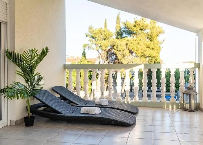 With Parking Space - 24553 דירה