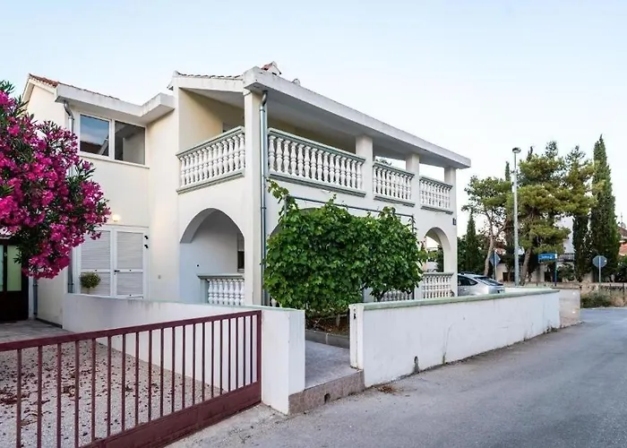 With Parking Space - 24553 Vodice